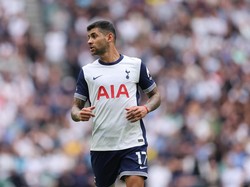 Bek Tottenham Hotspur Ini Beri Sindiran soal Jet Pribadi, untuk Siapa?