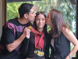 Keren! Putri Donna Agnesia dan Darius Sabet Emas World Scholars Cup di Bangkok