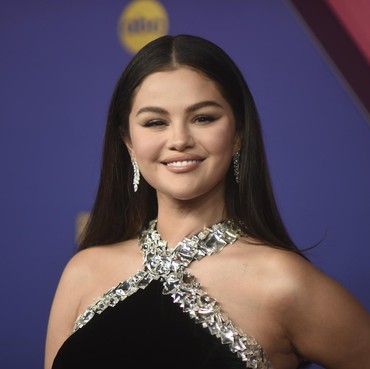 Tangis Selena Gomez Atas Kebijakan Imigran Presiden Donald Trump