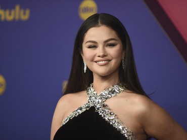 Tangis Selena Gomez Atas Kebijakan Imigran Presiden Donald Trump