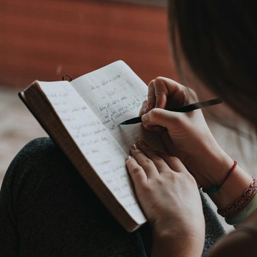 5 Cara Membuat Resolusi untuk Menyambut Tahun Baru 2025 yang Lebih Baik