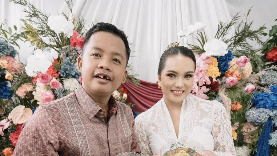 Keseruan Dustin Tiffani Pre-Wedding di Pasar hingga Makan Es Krim Keseruan Dustin Tiffani Pre-Wedding di Pasar hingga Makan Es Krim