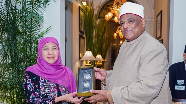 Khofifah Indar Parawansa bertemu dengan Rektor Universitas Al Azhar Mesir, Salama Gomaa Daud, membahas kerja sama di berbagai bidang.