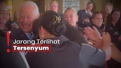 img-title Senyum Raja Charles III Terima Pelukan Hangat Tim Rugby New Zealand