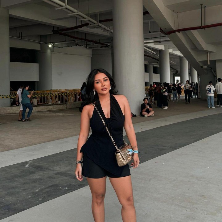 <p>Tak ingin melewatkan kesempatan untuk bertemu sang idola, Mutia Ayu turut hadir menonton konser Bruno Mars yang diselenggarakan di Jakarta Internasional Stadium (JIS) pada 11, 13, dan 14 September 2024. (Foto: Instagram@mutia_ayuu)</p>