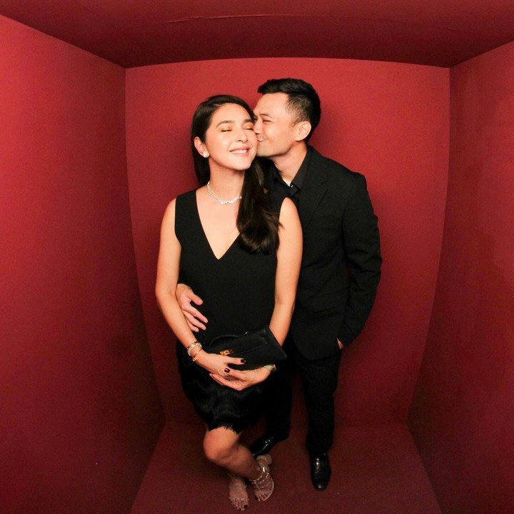 <p>Nabila Syakieb menikah dengan Reshwara Argya Radinal pada 2015. Meski sang suami lebih muda 7 tahun, pernikahan mereka hampir menginjak satu dekade, lho. (Foto: Instagram@nsyakieb85)</p>