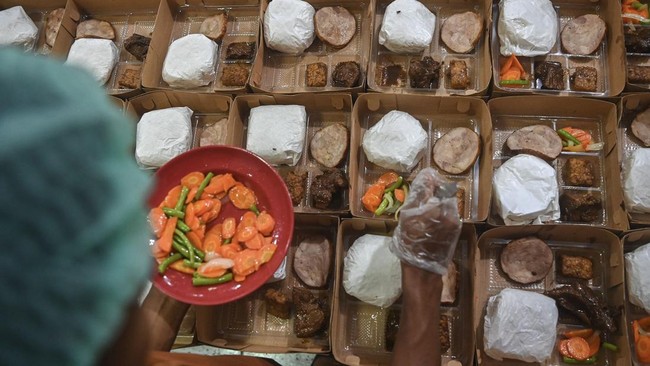 Ketua Harian Panitia Besar Pekan Olahraga Nasional (PB PON) Aceh-Sumut 2024 Azwardi merespons masalah keluhan menu makanan atlet.