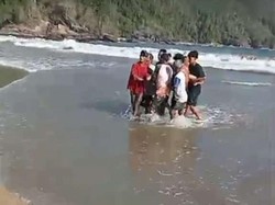 4 Kasus Wisatawan Nahas yang Terseret Ombak di Jawa Timur
