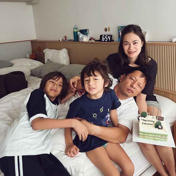 <p>Bukan hanya itu saja, istri Ringgo Agus Rahman ini juga berhasil memikat hati banyak orang dengan gaya rambut barunya belakangan ini. (Foto: Instagram@sabaidieter)</p>