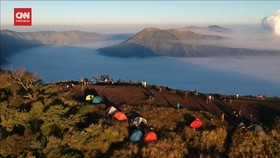 VIDEO:Melihat Indahnya Pemandangan Saat Matahari Terbit di Puncak B-29