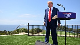 Terdengar Suara Tembakan Saat Donald Trump Bermain Golf