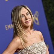 5 Busana Terbaik di Emmy Awards 2024, Detail Gaun Jennifer Aniston Memukau!
