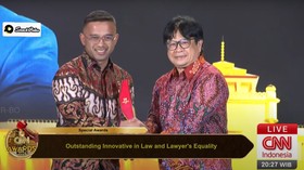 Ali Nurdin Raih Outstanding Innovative in Law & Lawyer's Equality