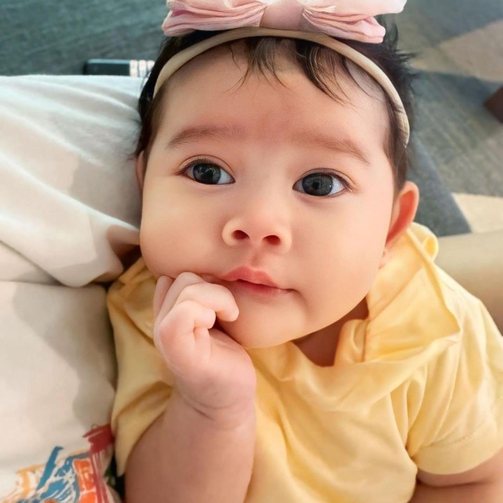 <p>Unggahan tersebut pun langsung dibanjiri komentar yang menyebut Biel sangat mirip dengan sang Bunda. "Astagaaaa si cantik mirip mama Oliv bangett. Papa densi kebagian apaaa yaaa?" tulis Felicya Angelista. "Ci Oliv bgttttt bang densu ga kebagian," tulis akun <em>@namaai****.</em> "Ci Olip versi sachet," tulis akun <em>@karee****.</em> (Foto: Instagram@sumargodenny)</p>