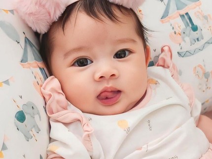 5 Potret Terbaru Gabriella Putri Cantik Denny Sumargo, Usia 2 Bulan Makin Mirip Ibunda