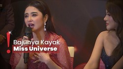 img-title Dewi Perssik Girang Dapat Hadiah Gaun Seksi Seharga Rp100 Juta