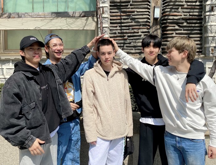 Dijadwalkan menyelesaikan wajib militer pada Kamis, (19/9), gitaris dari grup band N.Flying yaitu Cha Hun telah menjalani tugas sebagai anggota band militer sejak Maret 2023, Beauties/ Foto: x.com/NFlyingofficial