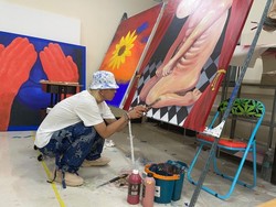 4 Idol K-Pop Ini Jago Melukis, Ada yang Karyanya Mejeng di Pameran!