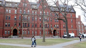 Rektor Harvard Minta Maaf atas Antisemitisme-Islamofobia di Kampus