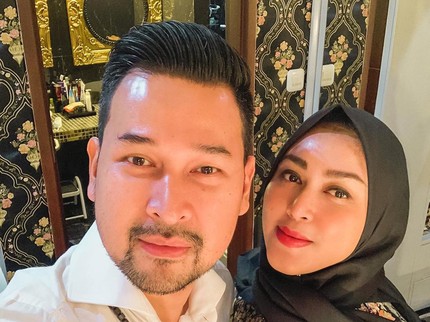 7 Potret Nuri Shaden dan Hikmal Abrar Menikah 15 Tahun, Harmonis Tanpa Gosip