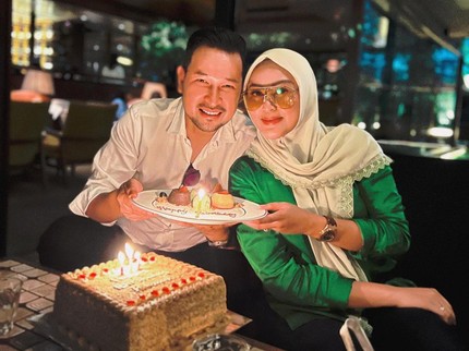 7 Potret Nuri Shaden & Hikmal Abrar Jarang Tereskspose, Tetap Mesra Meski 15 Thn Menikah
