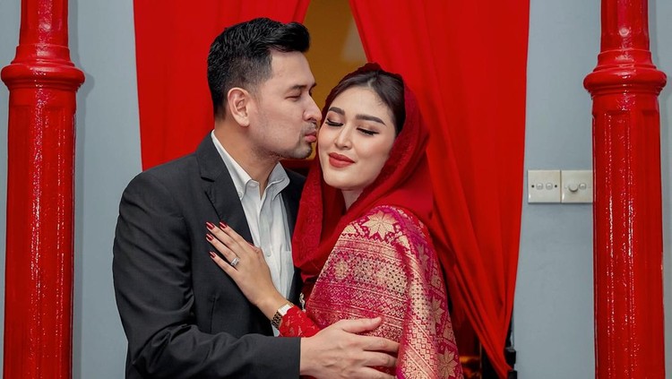 Keluarga Nuri Shaden dan Hikmal Akbar