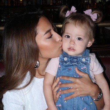 Kesal Anak Dipegang-pegang, Jennifer Coppen Larang Fans Foto Bareng Kamari