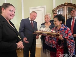 Gubernur Sampaikan Ide Buka Penerbangan St Petersburg-Bali Saat Jamu Megawati