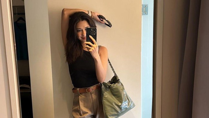 Get The Look: Inspirasi Outfit Liburan ala Nana Mirdad