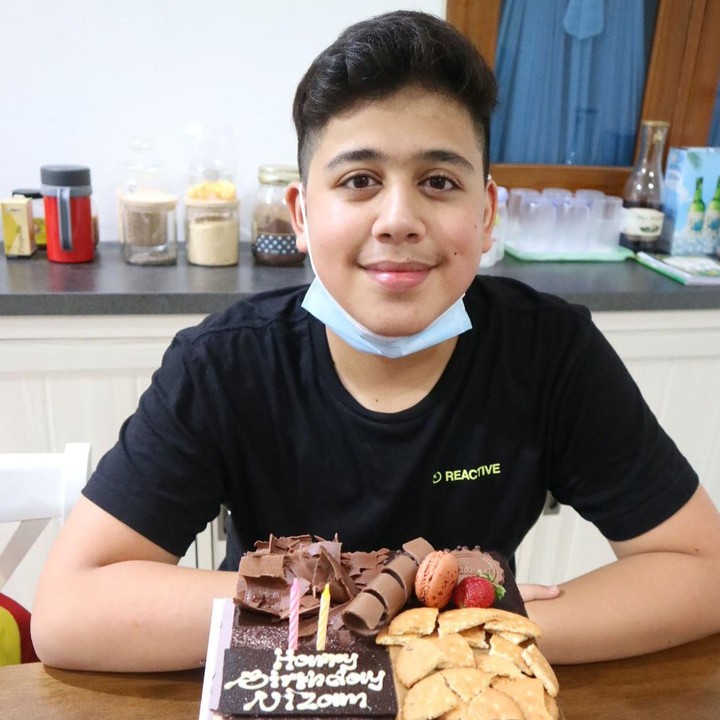 <p>Berkat kerja kerasnya dari kecil, bintang <em>Magic 5</em> ini sudah memiliki banyak tabungan untuk masa depan. Di usianya yang baru menginjak 19 tahun, Nizam sudah memilki dana pendidikan, rumah, hingga mobil. "Aku sih alhamdulillah sdah dikumpulin uangnya buat kuliah sekarang. Disimpan, diatur semuanya sama Mama karena manajer aku dari dulu. Alhamdulillah sudah dapat rumah, mobil, semuanya sudah ditabung sama orang tua dari awal," ujarnya. (Foto: Instagram @nizamhasan342)<br /><br /><br /></p>
