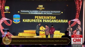 Pemkab Pangandaran Raih Penghargaan di Ajang CNN Indonesia Awards 2024