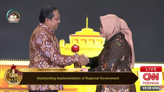 Pemkab Sumedang sukses meraih penghargaan Outstanding Implementation of Regional Government dalam arena CNN Indonesia Awards 2024 pada Selasa (17/9).