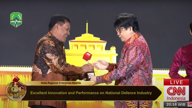 PT Pindad menyabet penghargaan Excellent Innovation and Performance on National Defence Industry dalam ajang CNN Indonesia Awards.