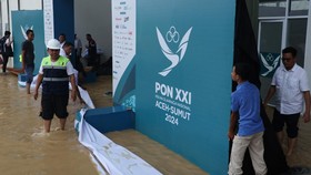 FOTO: Atap Ambruk, Venue Menembak PON 2024 di Aceh Terendam Air