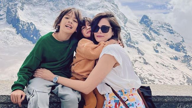 Seks mashinasi va gozal qiz