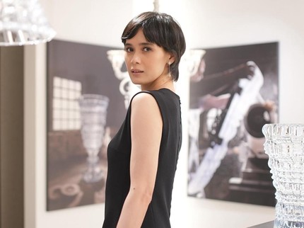 5 Potret Memesona Renata Kusmanto dengan Model Rambut Pendek Pixie Cut