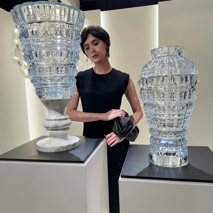 <p>Penampilan Renata disempurnakan dengan <em>outfit</em> modis. Bunda berusia 41 tahun ini tampak <em>stunning</em> dalam balutan <em>dress</em> warna hitam dan <em>handbag</em> yang senada. (Foto: Instagram @renata711)</p>