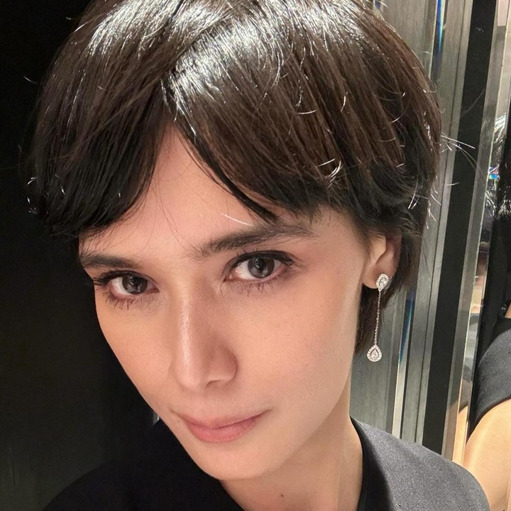 <p>Renata Kusmanto tampil manglingi denga gaya rambut barunya. Ia memangkas rambutnya hingga menjadi sangat pendek, Bunda. (Foto: Instagram @renata711)</p>