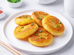 3 Resep Pancake Kentang dan Keju yang Renyah Gurih Untuk Camilan