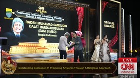 Sam Bimbo Raih Outstanding Dedication in Producing Artworks