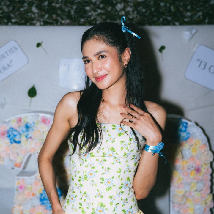 <p>Dalam unggahannya, Mikha Tambayong mengungkapkan rasa syukur karena telah memasuki usia 30 tahun. "<em>Farewell to my 20s, thank you. Entering my 30s era with the most grateful heart</em> (Selamat tinggal kepada usia 20-an ku, terima kasih. Memasuki era 30-an dengan hati yang penuh syukur)," tulisnya di keterangan foto. (Foto: Instagram @miktambayong)</p>