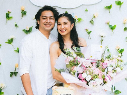 5 Potret Kebahagiaan Mikha Tambayong Ultah ke-30 Bersama Suami dan Keluarga