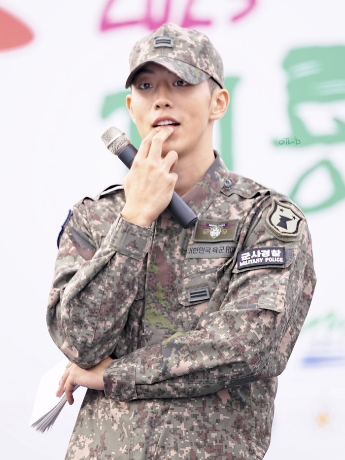 Usai bertugas sebagai Polisi Militer, bintang drama Vigilante yaitu Nam Joo Hyuk juga mengakhiri wamilnya pada Kamis, (19/9). Para fans pun siap menyambut proyek drama fantasi yang tengah dipertimbangkannya saat ini/ Foto: x.com/kdramahandle