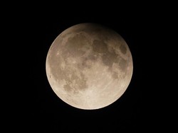 Jam Mulai Sholat Gerhana Bulan 7 September 2025, Niat dan Tata Caranya