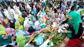 Khofifah Ajak Muslimat NU Jember Bantu Entaskan Kemiskinan Ekstrem