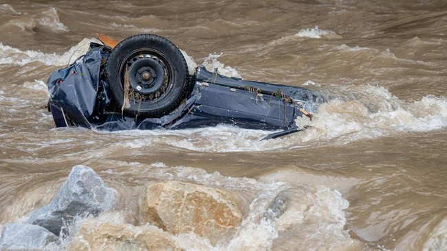Banjir bandang menerjang sejumlah negara di Eropa tengah seperti Polandia, Rumania, hingga Republik Ceko sejak akhir pekan lalu.