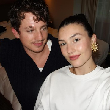 Sosok Brooke Sansone Istri Charlie Puth