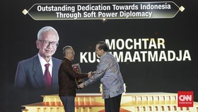 FOTO: Jawa Barat Menyala di CNN Indonesia Awards 2024