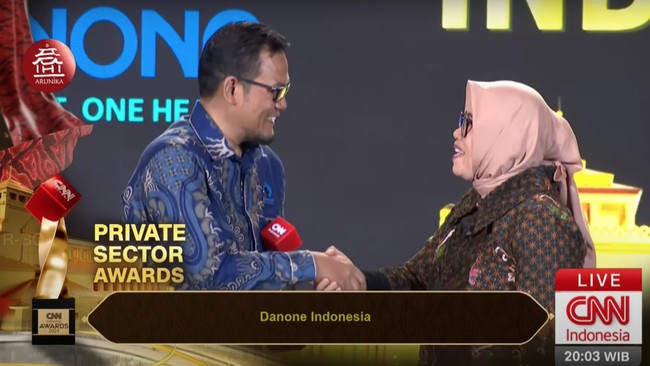 Danone Indonesia meraih penghargaan Best Companies for Nature and Environmental Sustainability atas u dalam ajang CNN Indonesia Awards 2024.