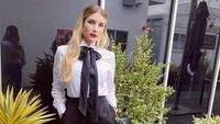 Get The Look: Inspirasi Outfit Monokrom ala Emma Roberts